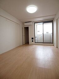 ロイヤル　スリー 101 1階1Kのリビング/ダイニング