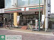 セブンイレブン京成大久保店 徒歩13分。 970m