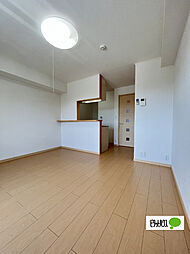 プリムローズ　II 203 2階1LDKのリビング/ダイニング