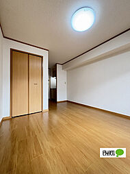 ベレッツァ・カーサ 102 1階ワンルームのリビング/ダイニング