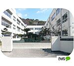 小学校「和歌山市立名草小学校まで576m」
