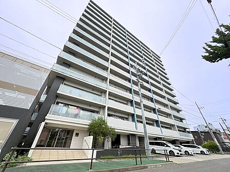 大切なペットとも暮らす事が出来ます♪(細則あり)3面から採光が取れる、角部屋のお部屋となります!