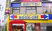 ブックオフ 徒歩10分。その他小売店 760m