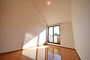 ★8帖の洋室・南向き・ロフト付きなので天井が高いお部屋です★