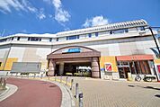 小田急線　喜多見 867m
