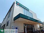 マルエツ 徒歩7分。スーパー 550m