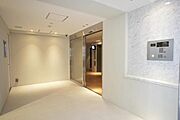 ★オートロック付きのお洒落なエントランスです★
