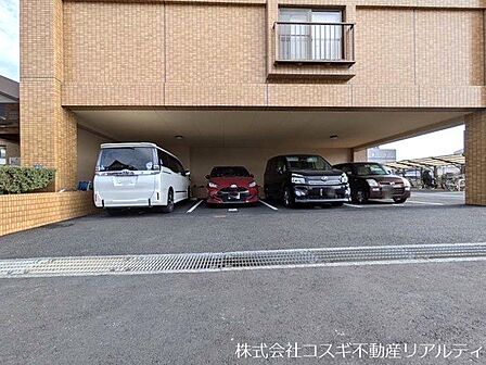 屋内駐車場☆使用料:月額8,000円