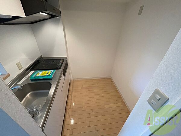 画像8:キッチン後ろには冷蔵庫置き場になります。
