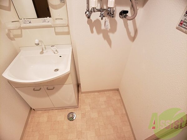 画像14:洗濯機置場は室内にあるのでもちろんいつでも洗濯できます。