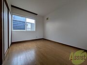 寝室です。二部屋をどう使うかはあなた次第です！