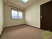 別角度から寝室を撮ってみました。家具の配置もしやすそう。