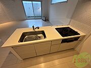 キッチンはスペースも広々していて使いやすそうですよ！