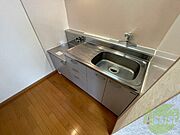 キッチンも別角度から。ご自身でコンロを設置できます。