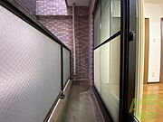バルコニーです。洗濯物を干したり一息ついたりできますね！