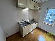 キッチンはスペースも広々していて使いやすそうですよ！
