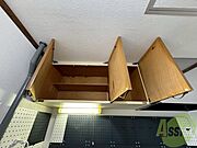 キッチン上部の棚に台所用品や食器などを入れることができます。