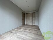 別角度から寝室を撮ってみました。家具の配置もしやすそう。