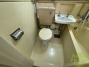 こちらはトイレです。清潔感があり、安心して使用できます。