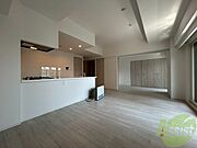 フローリングと壁のカラーが明るい雰囲気ですね！
