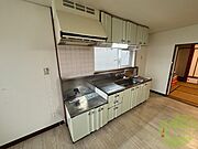 キッチンはスペースも広々していて使いやすそうですよ！