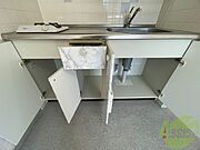 キッチン下の収納はこちら。食器などを収納できます。