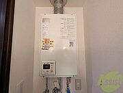 給湯器です。操作しやすいパネルになってます。