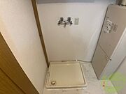 洗濯機置場は室内にあるのでもちろんいつでも洗濯できます。