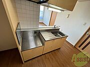 キッチンです。一人暮らしなら十分な大きさですね。