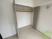 収納を開けてみました。奥行きがありますね。