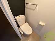 ウォシュレット機能がついたトイレ。安心して使用できますね。