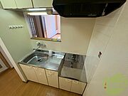 キッチンも別角度から。ご自身でコンロを設置できます。