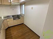 キッチンはスペースも広々していて使いやすそうですよ！
