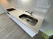 キッチンはスペースも広々していて使いやすそうですよ！