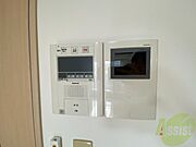 TVモニター付インターホンです。来客者の顔が見えるので安心！