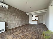 木目のフローリングは落ち着きのある印象のお部屋になりますね。