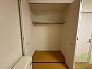 クローゼットがありました。お洋服や荷物はここへ