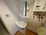独立洗面台です。大きくてよいですね。シャンプーもできます。