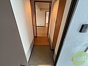 玄関の様子です。明るい印象ですね。気分もあがりそう。