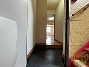 玄関の様子です。明るい印象ですね。気分もあがりそう。