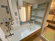独立洗面台です。大きくてよいですね。シャンプーもできます！
