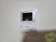 TVモニター付インターホンです。来客者の顔が見えるので安心！