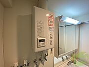 給湯器は簡単操作で温度調整ができますよ。