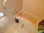 バスルームはこちらです。広々としてゆったり休めます。