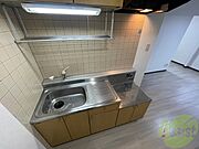 こちらはキッチン。調理スペースもあり使いやすそうです。