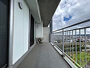 バルコニーです。洗濯物を干したり一息ついたりできますね！