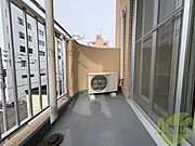 こちらはバルコニー。洗濯物が干せるようになっています。