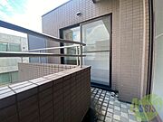 バルコニーです。洗濯物を干したり一息ついたりできますね！