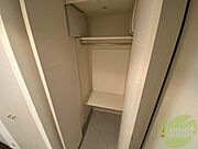 玄関にもハンガーで掛けれる収納が付いてます、収納が豊富！