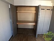 クローゼットは奥行きもあり、荷物が多い方でも安心です。